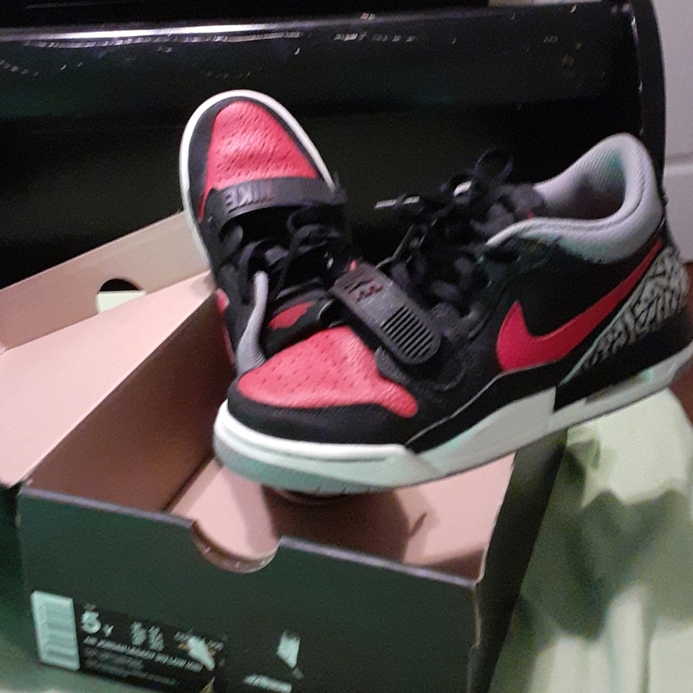 Air jordan legacy low
